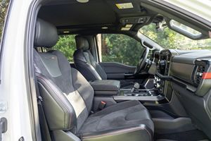2023 F O R D F-150 Raptor R Auto de Bajo Kilometraje, Caja de Cambios Automática, Dirección Suave, Combustible Gasolina/Eléctrico - Product Image 2