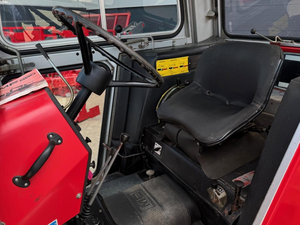รถแทรกเตอร์มือสองขายส่ง 70 แรงม้า รถแทรกเตอร์ฟาร์ม Massey Ferguson 550 2WD รถแทรกเตอร์การเกษตร เครื่องยนต์ดีเซล รถแทรกเตอร์มือสอง - Product Image 6