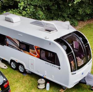 Camping-cars mobiles en aluminium RV Mini remorque de voyage tout-terrain caravane avec lumières LED pour l'extérieur à vendre - Product Image 1