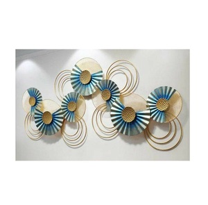 Sculpture murale en métal couleur or Décoration contemporaine décorative Sculpture murale Décoration murale en métal Art mural lumineux - Product Image 1