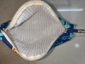 Pochette de mode portable matelassée en coton imprimé petite pochette avec fermeture à glissière couleur personnalisable et impression fabriquée en Inde (Mumbai) - Product Image 3