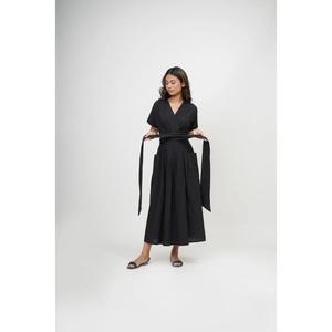 Robe décontractée pour femmes, noire, à manches courtes, longueur au sol, col en V, style enveloppant, couleur unie, élégante, ample, naturelle, robe d'été - Product Image 2