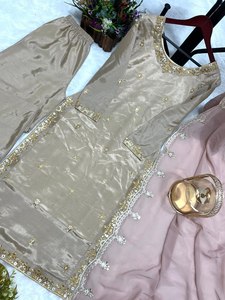 Tissu en soie chinon pur de designer Bollywood pour femmes, vêtements de fête, magnifique broderie de séquence de 5 mm, indien pakistanais - Product Image 6
