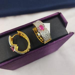 Boucles d'oreilles élégantes en forme de cascade de diamants en argent doré brillant Bijoux en laiton à la mode pour les mariages de femmes Anniversaires Fêtes - Product Image 1