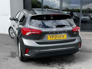 HATCHBACK HYBRIDE LHD/RHD 2021 F O R D FOCUS 1.0T TITANIUM EDITION D'OCCASION - Product Image 2