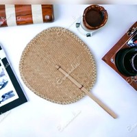 Éventail artisanal en bambou tressé en forme de cœur / Éventail tissé à la main personnalisé en fibre de palmier couleur naturelle, design moderne et simple, pour usage intérieur/extérieur