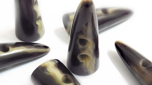 Bouton en os de corne de qualité supérieure avec 2 trous, design durable et élégant pour jean de haute qualité par saniya handicraft - Product Image 4