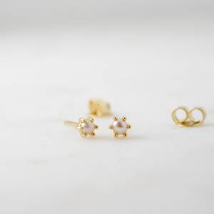 S925แบบมินิมอลสเตอร์ลิงเงินต่างหูเงินทรงกลมตัดแบบเรียบง่ายต่างหูมุกน้ำจืดต่างหูเม็ดกลมขนาดเล็กเครื่องประดับผู้หญิง - Product Image 1