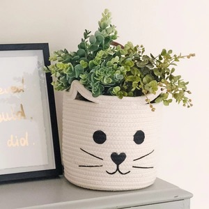 ตะกร้ามาคราเม่สีขาวลายแมวพร้อมรายละเอียดใบหน้าสีดำที่เก็บของทำมือน่ารักสำหรับห้องเรียนของตกแต่งและห้องเด็กเล่นจากอินเดีย - Product Image 5