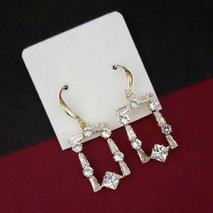 Urthn AD Stone Pendientes colgantes chapados en oro Trendy Religious Classic Cuarzo Perla Diamante con cobre y latón 1315844A - Product Image 1