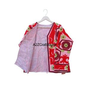 Chaqueta de Invierno Ecológica de Algodón Indio Transpirable y Cómoda con Estampado Floral Fruncido y Diseño Bordado Suzani - Product Image 4