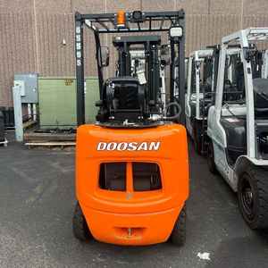 Chariot élévateur à fourche neuf JCB/Komatsu/Toyota/CAT / Mini chariot élévateur à fourche 3-5 tonnes - Product Image 4