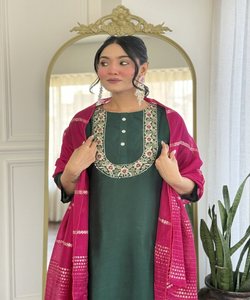 Kurta en coton avec fond imprimé et ensemble Dupatta pour le bureau ou un usage quotidien décontracté - Product Image 5
