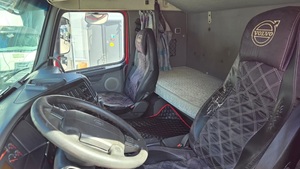 Camión Tractor Volvo FH12 Usado del 2004 / 420hp, Transmisión Automática, Diésel, Tracción 4x2, Asientos con Suspensión Neumática, Emisión Euro 3 - Product Image 3