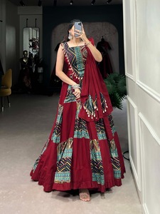 Dernière tenue de créateur meilleur pur coton Lehenga Choli & Dupatta avec plaine et imprimé et feuille de travail fournisseur en gros pour la vente - Product Image 3