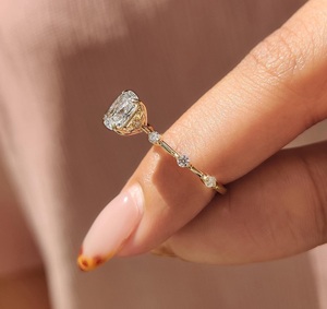 Anillo de Compromiso con Diamante Cultivado en Laboratorio, Corte Cojín, Oro Amarillo de 14K, Anillo de Boda con Piedras Laterales de Corte Redondo para Mujer, Joyería Fina - Product Image 4