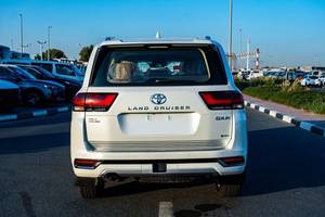 Toyota Land Cruiser GXR Hybrid 3.5L Twin-Turbo V6 con Trasmissione Automatica, Motore a Combustione Interna, Trazione Integrale - Product Image 4