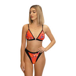 Michela Chic Lilium Pattern Bikinis inferiores con estilo y ropa de playa Bottoms de moda para la moda de la playa - Product Image 2