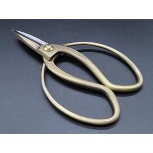 Ciseaux de jardinage traditionnels Okubo en bronze 180 mm, design martelé, sécateurs modèle S-151 - Product Image 3