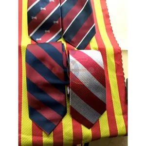 Club-oder Schul krawatten Gestreiftes oder einfaches benutzer definiertes Logo-Design zwingt Universitäten Collagen Schulen Krawatten in Seide oder Mikro faser hand gefertigt