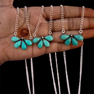 Collier en chaîne de mode bohème en laiton plaqué argent en gros pour femmes et enfants, pendentifs en turquoise naturelle d'Arizona sertis - Product Image 4