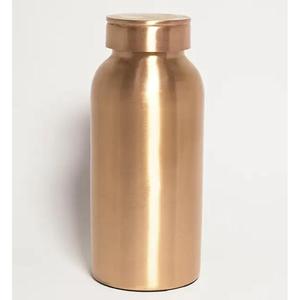Bouteille d'eau en cuivre pur martelé de luxe à la demande verres ayurvédiques étanches pour le bureau et les voyages disponibles à la vente - Product Image 6