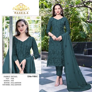 Nueva colección en trajes paquistaníes Georgette pesados con trabajo de secuencia de bordado y trabajo Khatli disponible en cantidad a granel - Product Image 1