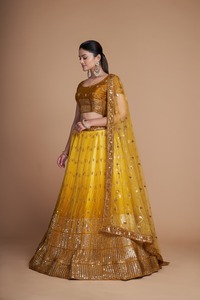 Set Lehenga Choli de filet à papillon de chinon lourd de créateur avec des embellissements de fil riche et un Dupatta élégant à prix export - Product Image 5