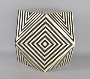 Table d'appoint artisanale en résine de style floral contemporain fait à la main, meubles élégants de café en incrustation d'os pour le salon haut de gamme pour - Product Image 2