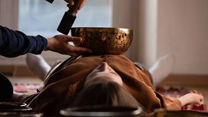 Cuenco tibetano de latón de calidad estándar, cuenco de latón y aluminio para cantar, cuenco de sonido curativo y de meditación - Product Image 5