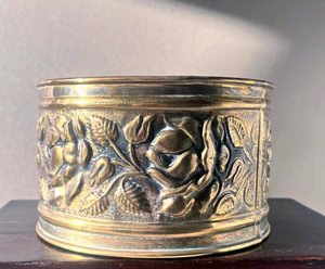 Pot de fleurs rond en métal doré en aluminium à finition antique en laiton, pots martelés en métal galvanisé pour les boutiques de cadeaux, décoration de table - Product Image 3