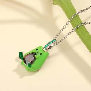 Collier en argent sterling émaillé Jeulia Hug Me Avocado Cat, motif dessin animé - Product Image 5