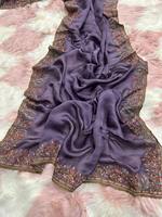 Sari en soie douce de créateur avec de magnifiques broderies et sequins, style pakistanais, pour mariage et occasions spéciales.