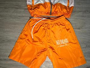 Conjunto Deportivo de Invierno con Capucha, Chaqueta Cortavientos Unisex con Logotipo Personalizado y Ribete Reflectante, Pantalones Deportivos Bordados - Product Image 3