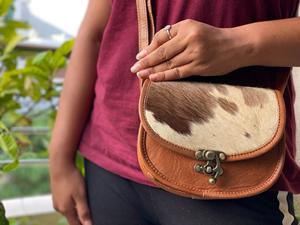 Nuevo bolso elegante de piel de vaca para mujer, bolso bandolera, bolso de compras, gran oferta, diseño único, bolso hecho a mano, regalo para ella - Product Image 2