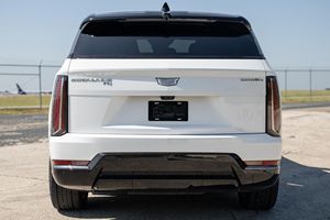 รถ Cadillac Escalade IQ Sport SUV ปี 2025 มือสอง สภาพดี เครื่องยนต์ดีเซล 2 มอเตอร์ ขับเคลื่อน 4 ล้อ พวงมาลัยแบบ 4 ล้อ  หลังคาซันรูฟแบบพาโนรามา เบาะหนัง ราคาต่ำ - Product Image 6