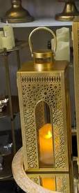 Lanterne islamique en métal doré de qualité supérieure avec des découpes complexes, lumière LED chaude, décoration de maison de luxe, cadeau de fête - Product Image 3