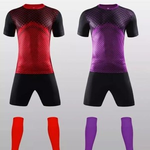 Fabricante de Uniformes de Fútbol Personalizados OEM, Conjunto de Camiseta y Pantalones Cortos Deportivos Transpirables de Secado Rápido para Entrenamientos, Partidos y Deportes de Equipo - Product Image 2