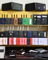 Logo kustom dompet kartu ramping kulit Vegan tempat kartu bisnis & dompet ID kelelawar hadiah bisnis promosi