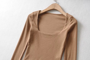 Venta al por mayor Tops para mujer Cuello cuadrado Camiseta sin mangas Básico Casual Color sólido Rib Knitted Top corto de manga larga - Product Image 4