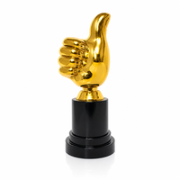 Nouveau Trophée Doigt d'honneur en plastique plaqué or de 13 cm, personnalisable avec logo, pour récompenses de team building et de bureau, base noire, modèle 2026