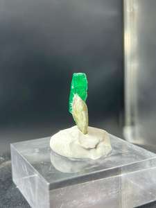 ตัวอย่างพลอยสเวตสีเขียวมรกต 51.23 กรัม คริสตัลเบริลสีเขียวธรรมชาติ พลอยหลวมจากปากีสถาน ต้นกำเนิดจากพลอยเรืองแสง - Product Image 3