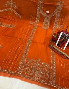 Salwar Kameez Moderne de Créateur Non Cousu Brodé à la Main pour Femme – Style Traditionnel Indien Tendance, Protection Solaire Optimale - Product Image 3