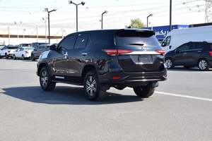 รถยนต์มือสอง ปี 2026 เครื่องยนต์เบนซิน 2.7 ลิตร รุ่น 2TR ยี่ห้อ Fortuner SUV 7 ที่นั่ง ไฟหน้า LED เกียร์อัตโนมัติ ยาง R20 ภายในตกแต่งด้วยหนัง ขาย - Product Image 5