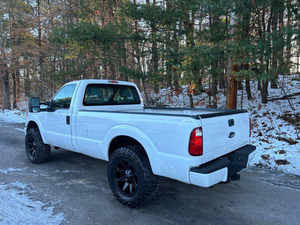 Ford F-250 Super Duty 4x4 XL 2012 d'occasion à prix abordable, cabine régulière 2 portes, benne de 8 pieds, sièges en cuir, caméra de recul, conduite à gauche, toit ouvrant, LED - Product Image 2