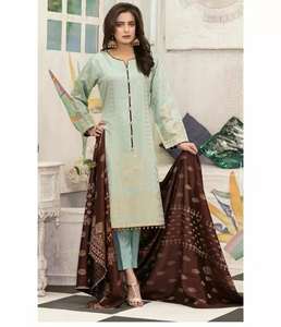 Masoori Creation Volume ofrece trajes Shalwar Kameez pakistaníes e indios de alta calidad para mujer, para todas las temporadas, en tela Lawn, para ocasiones formales. - Product Image 4