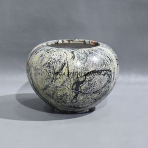 Jarrón de metal decorativo de alta calidad con patrón geométrico en relieve y forma cónica para un ambiente lujoso y elegante - Product Image 6