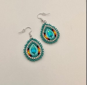 Pendientes de cuentas de estilo indígena en forma de lágrima Pendientes de flecos de cuentas bohemias nativas, Pendientes de cuentas de plumas de pluma - Product Image 2