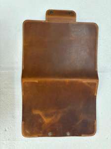 Étui pour tablette en cuir véritable fait à la main, housse de protection vintage, emplacements pour cartes, fermeture à bouton-pression, moule privé 34x34cm pour les affaires - Product Image 5