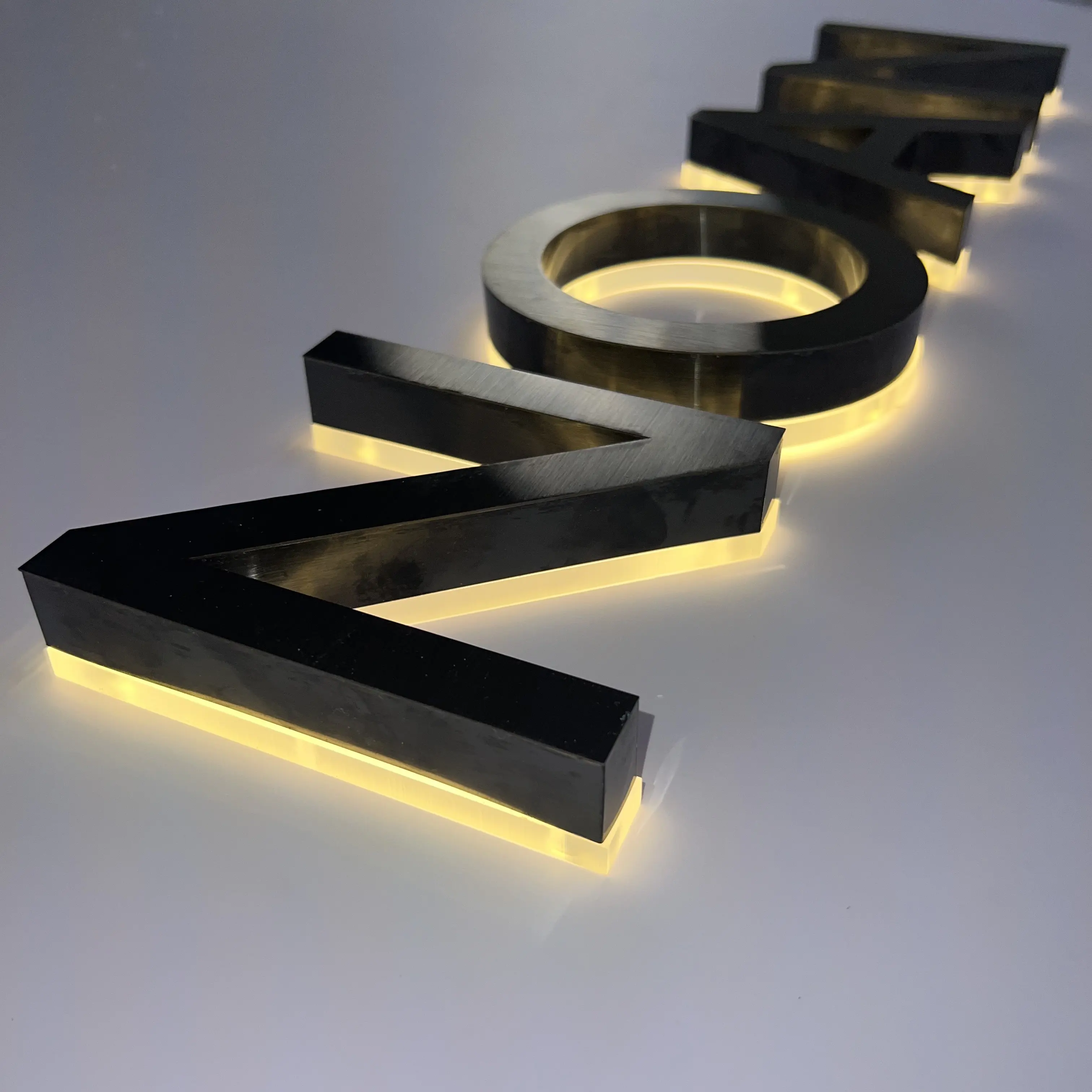 Miroir doré personnalisé en usine Boutique Marque Logo en métal personnalisé Enseigne rétroéclairée 3d Lettre de la chaîne